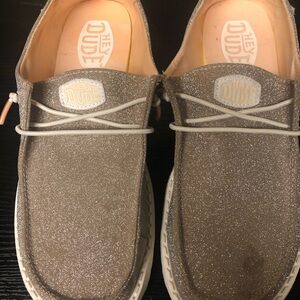 Hey Dude  Women’s Size 9 Rose Gold Glitter Loafers - Tan
